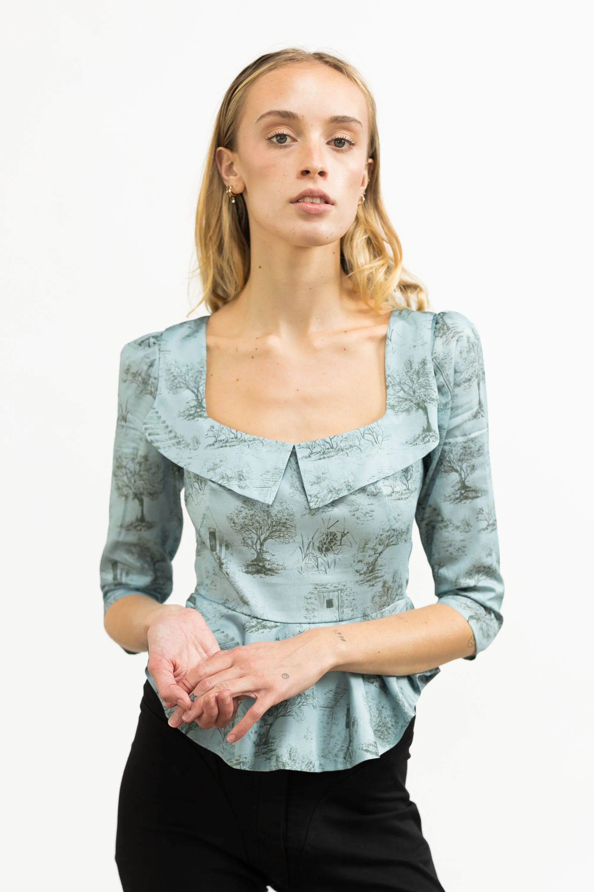 Mari Top / Cottage Blue   Pewter Green Cotton Toile